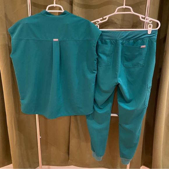 SOLD FIGS Limited Edition Hunter Green Rafaela Top - Picture 6 of 6